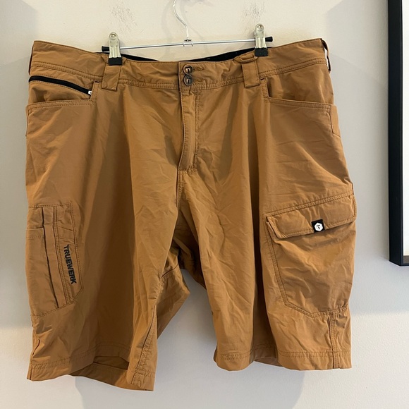 Men's Truewerk Camel Colored Cargo Shorts-T1 Werkshort - Picture 1 of 7